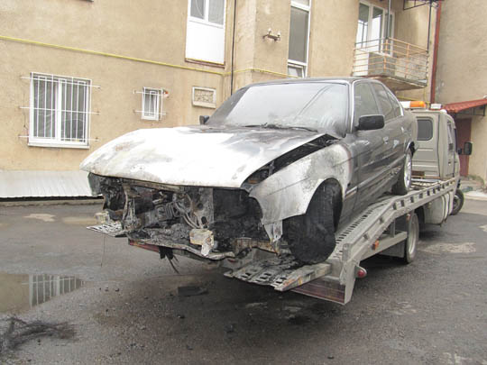 BMW, спалена біля міськради, належала не Касперову, а міськраді  – прокуратура
