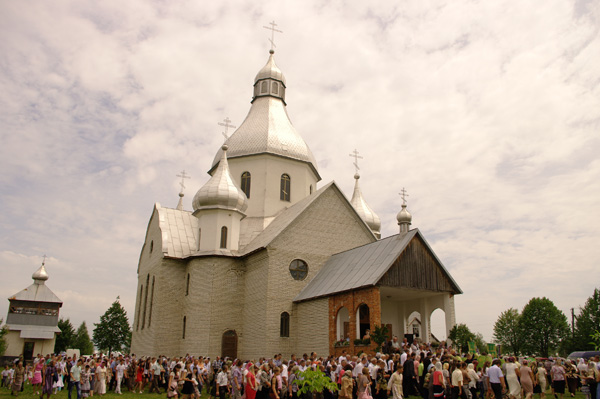 У Заріччі на Іршавщині освятили новозбудовану православну церкву (ФОТО)