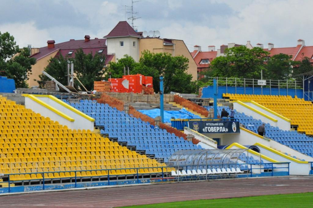 На ужгородському стадіоні "Авангард" знову почався ремонт (ФОТО)