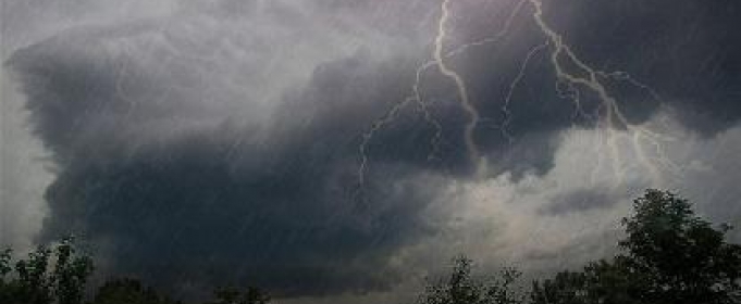 Закарпатські гідрометеорологи попереджають про зливи, град і шквали