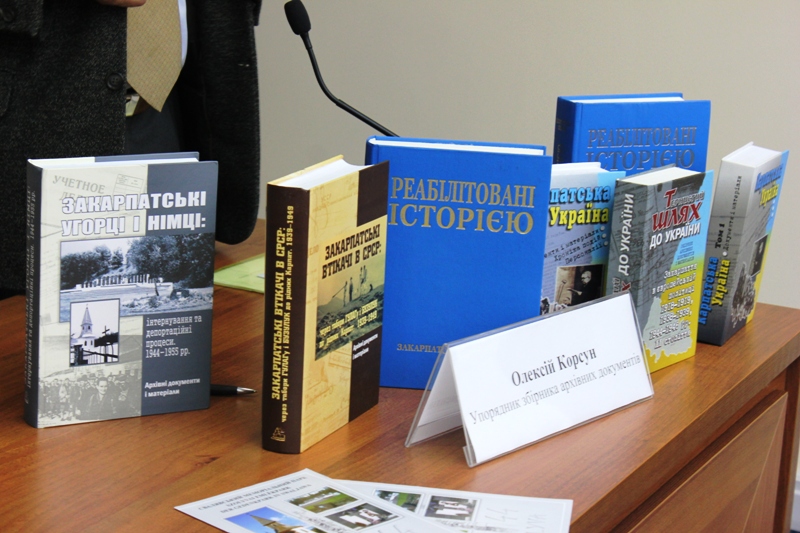 В ОДА презентували владну програму книгодрукування та книжку про репресованих угорців і німців Закарпаття