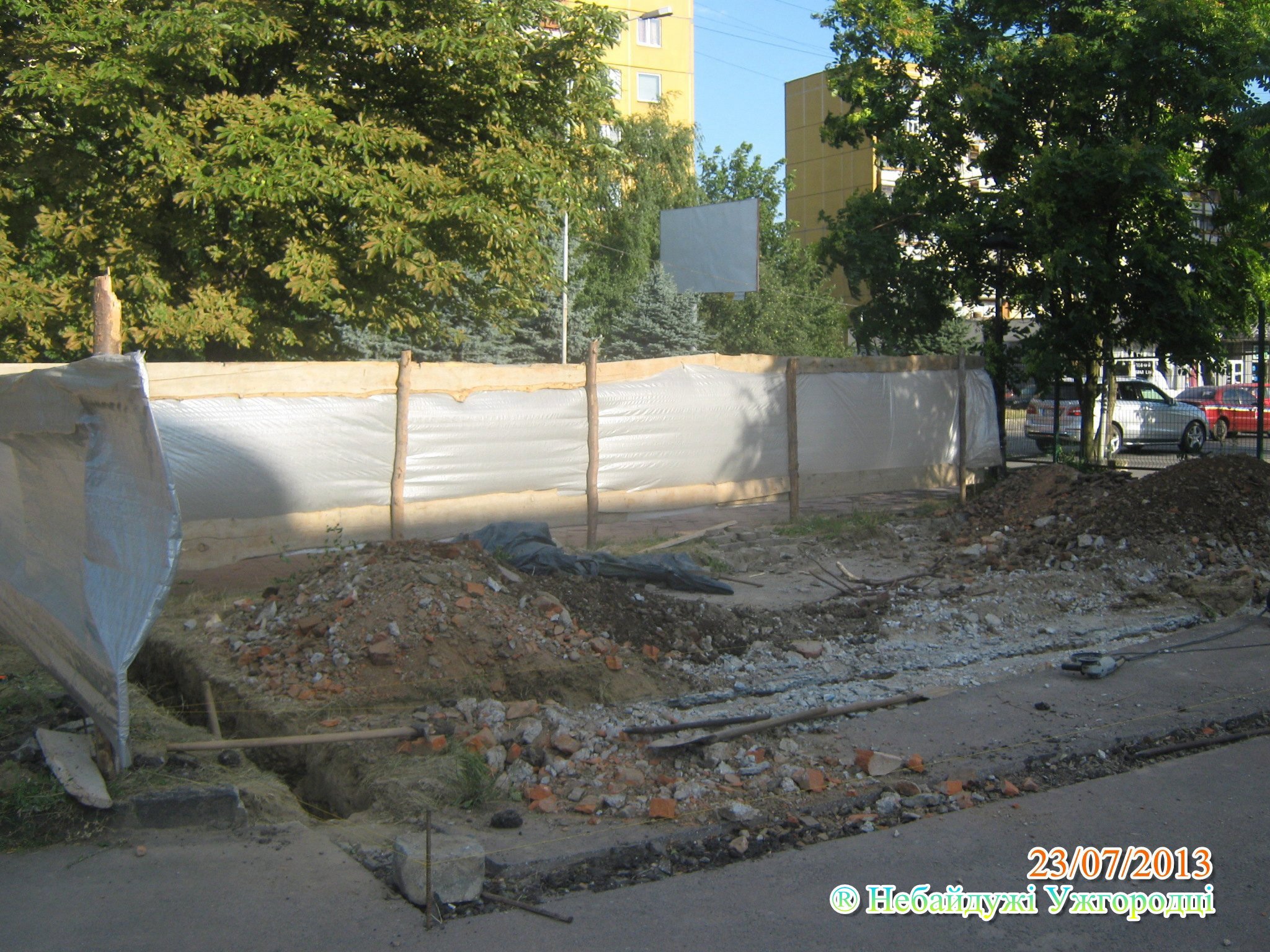 Прокуратура Ужгорода перевіряє правомірність проведення земляних робіт на зеленій зоні по вул. Минайській