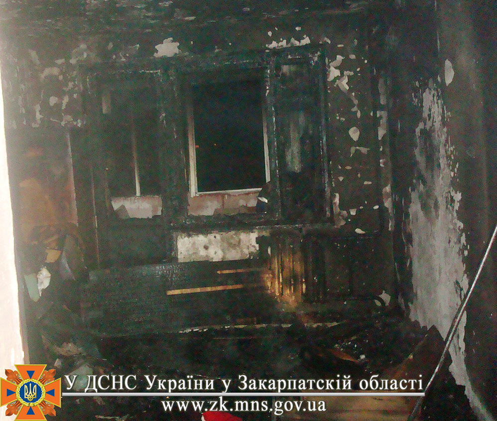 Мешканка Мукачева загинула в пожежі через звичку палити в ліжку? (ФОТО, ВІДЕО)