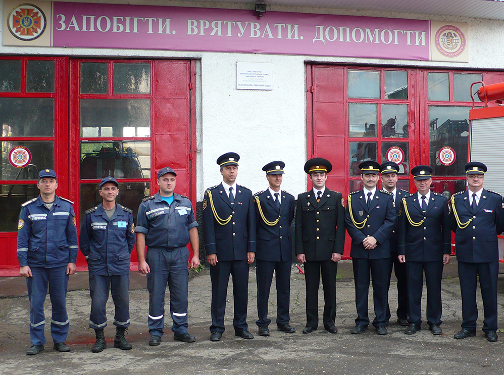 Чеські рятувальники обдарували закарпатських колег бойовим одягом та спецспорядженням (ФОТО)