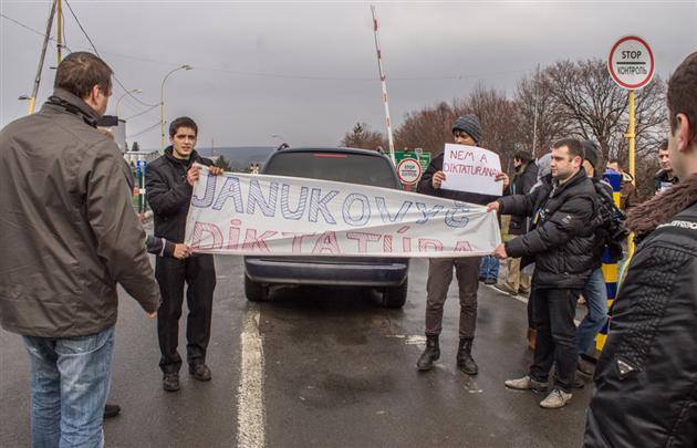 Ужгородський АвтоМайдан заявив свій протест проти диктатури Януковича (ФОТО, ВІДЕО)