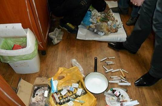 В квартирі однієї з ужгородських багатоповерхівок виявили наркопритон