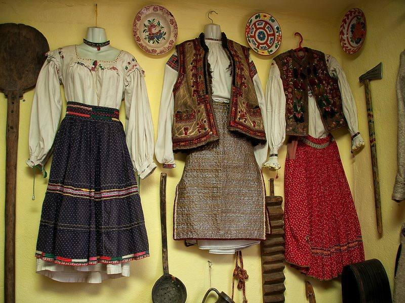 2 листопада на Відкритій екскурсії в Ужгороді розкажуть про народний одяг Закарпаття