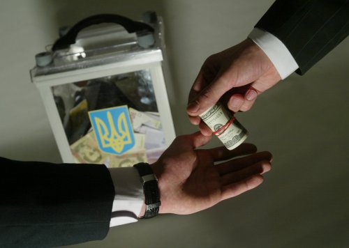 В Ужгороді перевіряють інформацію про можливий підкуп виборців