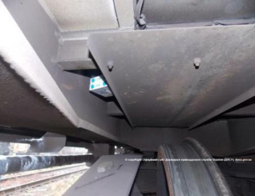 У покинутій будівлі у Солотвині та у сховках у вантажному поїзді виявлено "нелегальні" сигарети