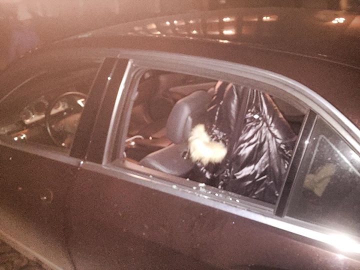 Заступнику мера Ужгорода Волошину під час концерту "Бліцу" розбили вікна в авто (ФОТО)