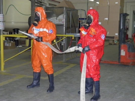 Закарпатські рятувальники пожежно-тактично навчались на хімпідприємстві (ФОТО)