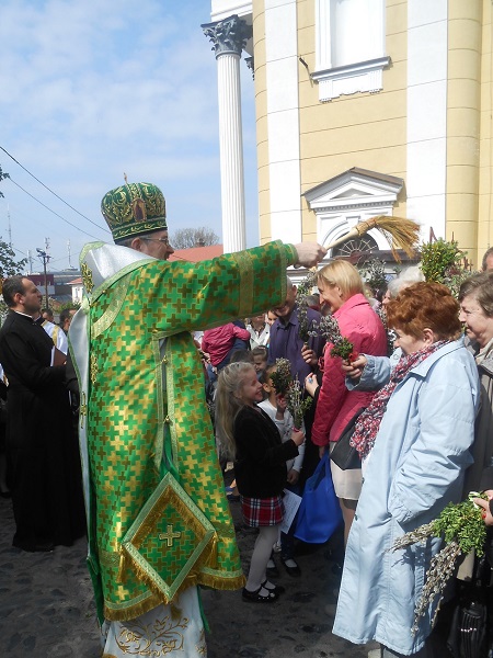 В Ужгороді, у Кафедральному Соборі відбулася Архієрейська Божественна Літургія та освячення верби (ФОТО)