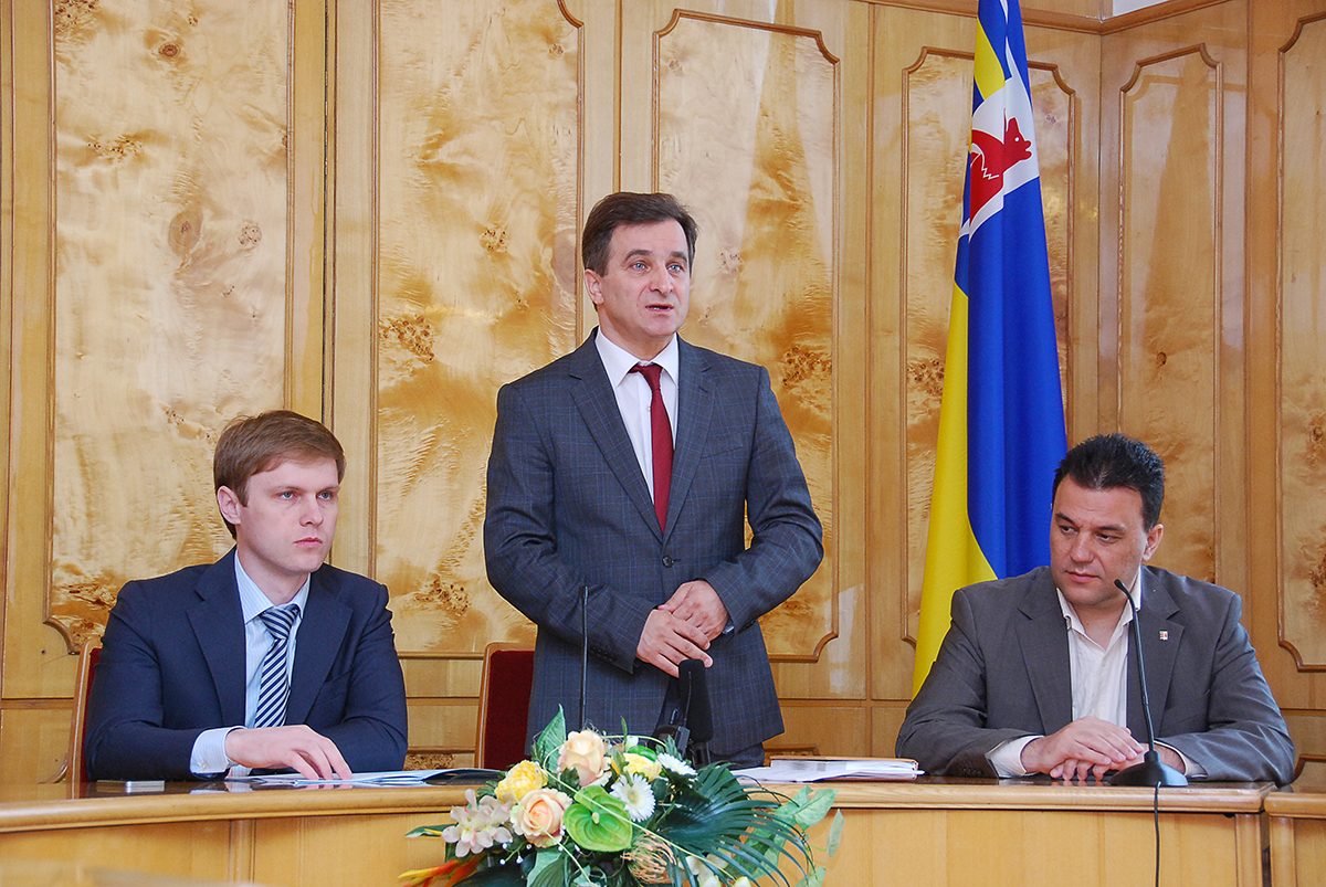 «Губернатор» Закарпаття Лунченко офіційно представив двох своїх заступників (ФОТО)
