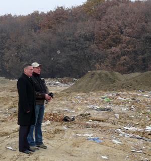 Фірма, що руйнувала площу Народну, вкрала півмільйона на сміттєзвалищі в Барвінку