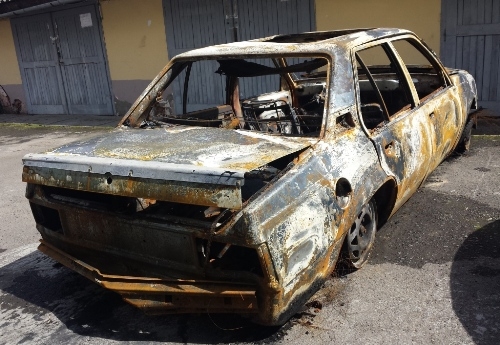 На Берегівщині молодик напідпитку прикурював сигарету, а підпалив авто