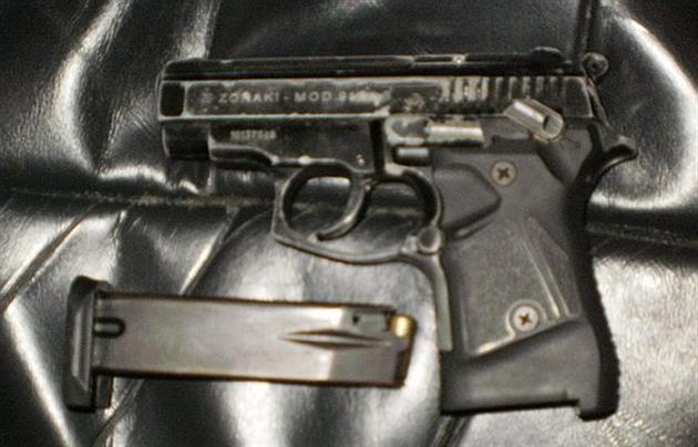 У салоні авто мешканця Нижньої Апші знайшли пістолет (ФОТО)