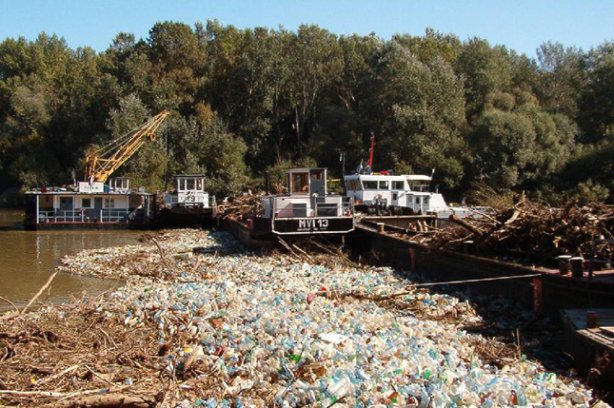 Закарпатські річки, попри спроби активістів з підвищення екосвідомості українців, і далі несуть в ЄС тонни сміття
