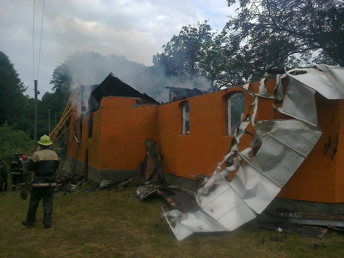 У Нересниці на Тячівщині пожежні рятували від вогню церкву