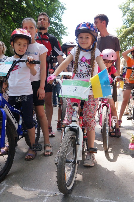 В Ужгороді відбулися дитячі велоперегони "Дивогонка" (ФОТО)