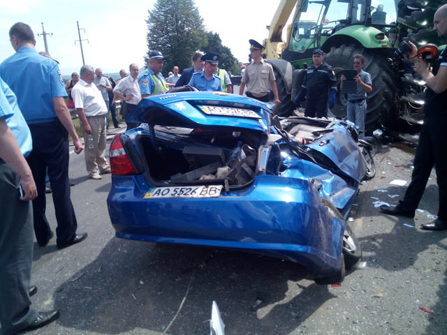 Усі троє загиблих у сьогоднішній аварії на Мукачівщині – ужгородці. 6 пасажирів автобуса в лікарні (ФОТО)