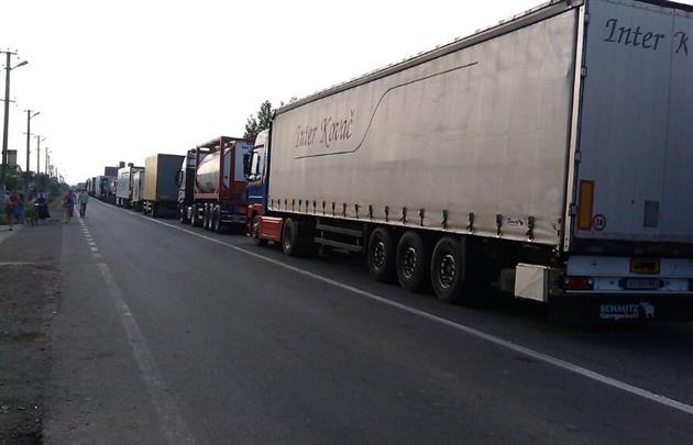 "Блокувальна істерія" триває: на Тячівщині перекрито рух у Бедевлі в напрямку Усть-Чорної