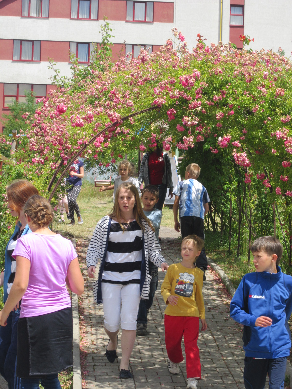 З метою підготовки підлітків до самостійного життя в Ужгороді триває літній табір для дітей з прийомних сімей