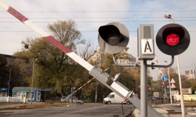 На переїзді станції Ужгород невідомий на авто пошкодив шлагбаум