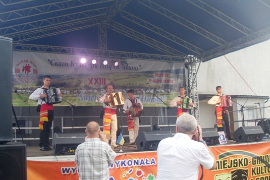 Вихованці ужгородського "Едельвейсу" і танцюристи "Веселки" презентували народну творчість Закарпаття у Польщі (ФОТО)