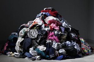 На Чопській митниці виявили 120 коробок незаявленого брендового одягу