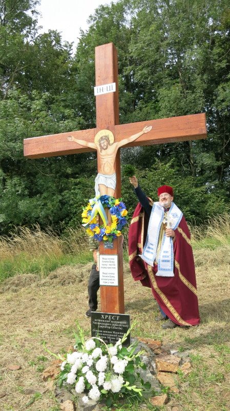 На горі Плішка на Ужгородщині освячено новий поклонний хрест (ФОТО)