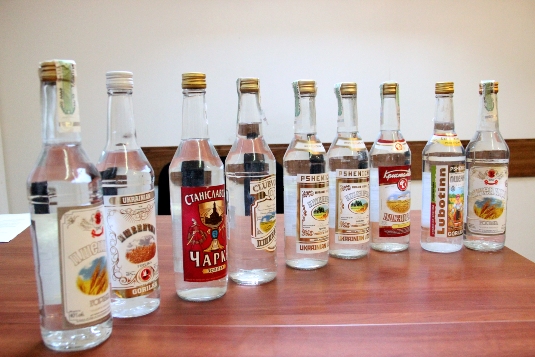 На Закарпатті почастішали випадки торгівлі нелегальними алкогольними напоями (ФОТО)