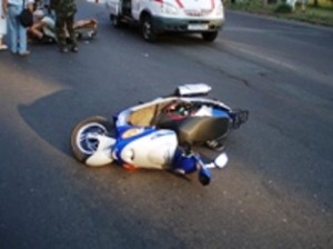 На Хустщині мікроавтобус зіткнувся зі скутером. 13-річний водій скутера помер  