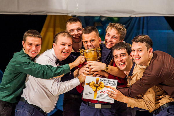 У фіналі Закарпатської ліги КВН вперше перемогла команда з Мукачева – «БезУмная Молодежь» (ФОТО)