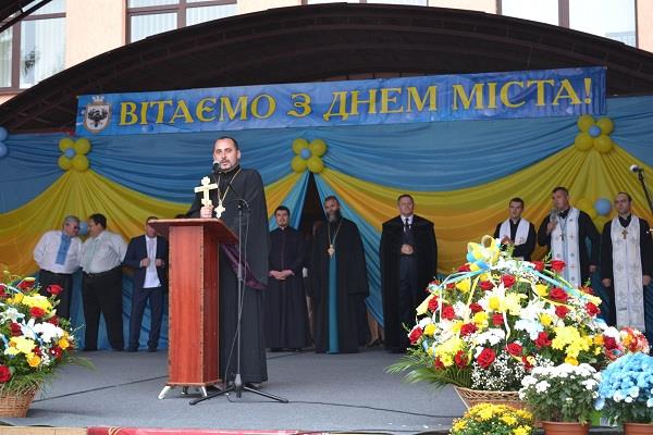 На День Тячева священники усіх конфесій молилися за бійців у зоні АТО та мир в Україні (ФОТО)