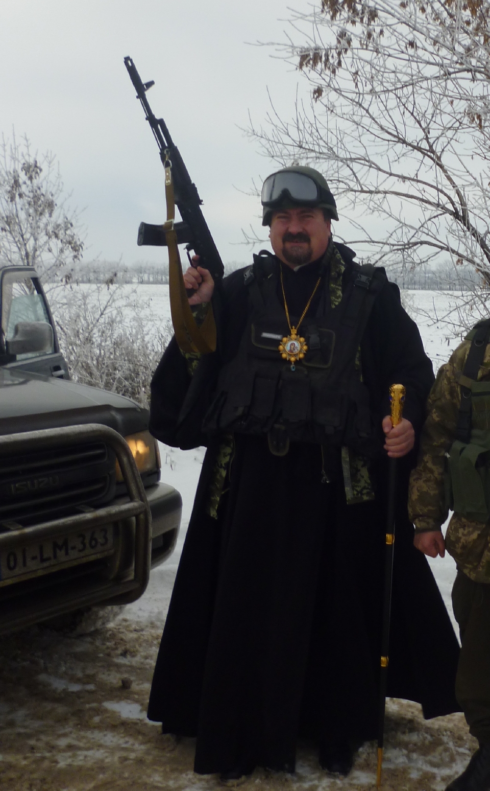 Виключений з УПЦ КП за фото зі зброєю єпископ Кирил перейшов в УАПЦ (ДОКУМЕНТИ)