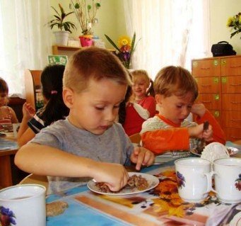 В Ужгороді затвердили нову схему оплати за харчування дітей у дитсадках: батьки - 60%, місто - 40%