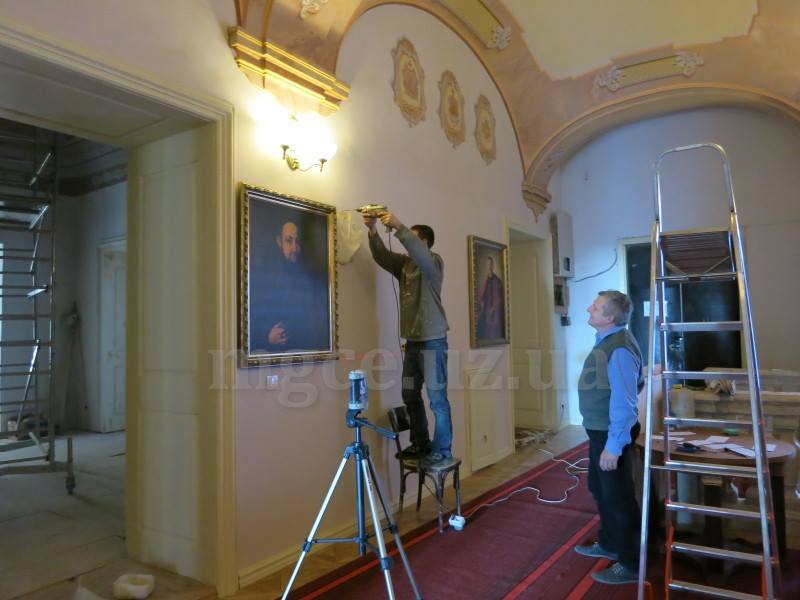 В єпископську резиденцію в Ужгороді повернулися портрети єпископів МГКЄ (ФОТО)