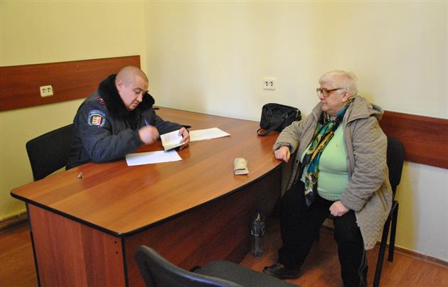 У Мукачеві жінка написала заяву про підкуп виборців на користь Чубирка, свідком якого стала особисто (ФОТО, ВІДЕО)