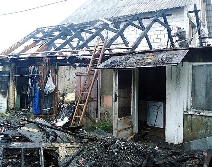 В Іршаві випадковий перехожий запобіг загибелі у пожежі двох маленьких дітей (ФОТО)