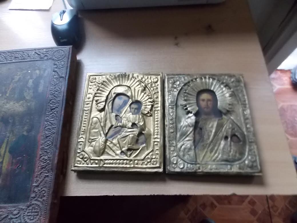На Закарпатті затримали словака, який намагався вивезти з України 3 старовинні ікони (ФОТО)