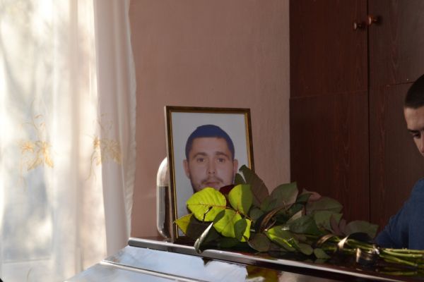 Сьогодні в Буштині на Тячівщині прощатимуться з бійцем "Правого сектору", який загинув 2 місяці тому