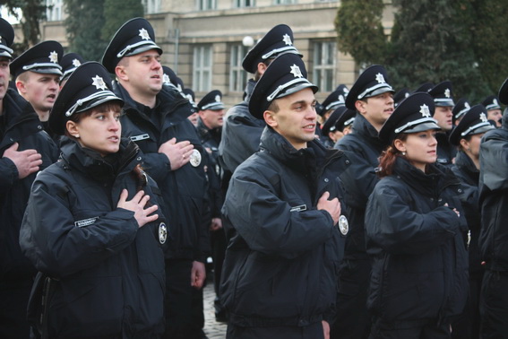 247 патрульних поліцейських Ужгорода і Мукачева офіційно стали до служби (ФОТО, ВІДЕО)