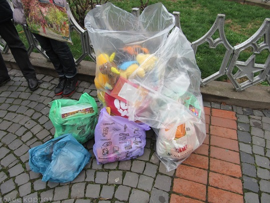 У Мукачеві на благодійній екскурсії збирали подарунки для дітей-сиріт (ФОТО)