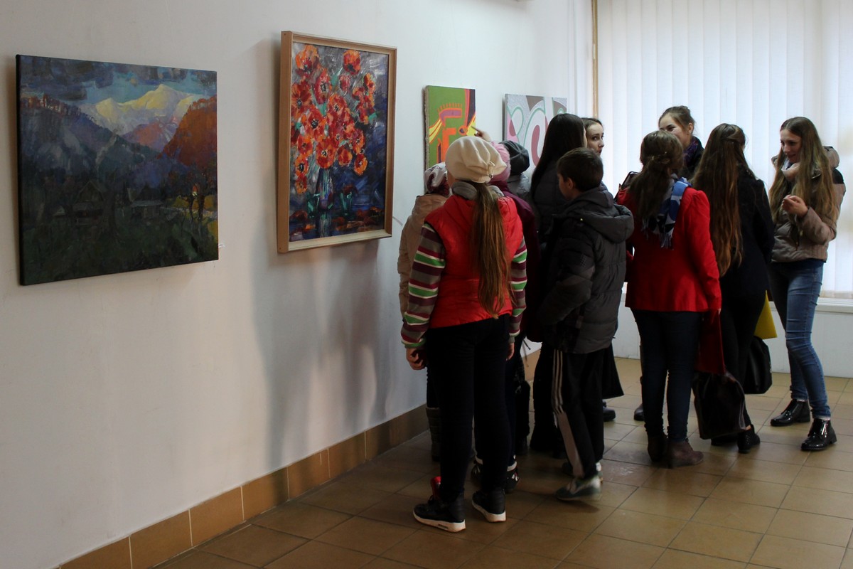 В Ужгороді відкрилася виставка членів крайової "молодіжки" Спілки художників (ФОТО)