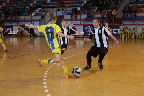 В Ужгороді юні спортсмени з України, Румунії та Словаччини змагаються на футбольному турнірі турнір ім. Югаса (ВІДЕО)