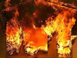 Необережне поводження з вогнем принесло власнику надвірної споруди на Хустщині 70 тис грн збитків