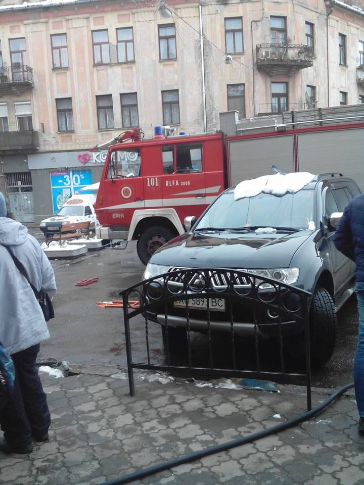 Вчора в Ужгороді на Петефі згоріло 10 квадратних метрів сміття у підвалі житлового будинку