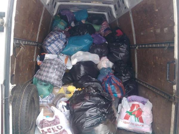 Волонтери з Іршавщини відправили на Схід дитячий одяг та постільну білизну (ФОТО)