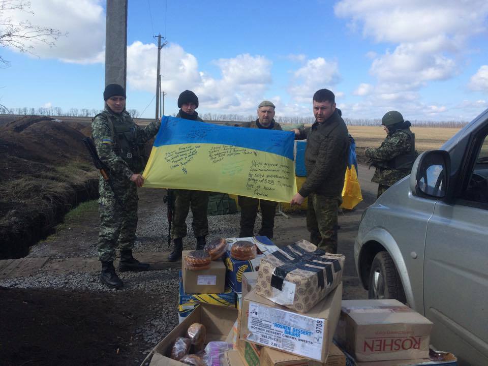 Волонтери Рахівщини доправили бійцям на Схід передсвяткову допомогу (ФОТО)