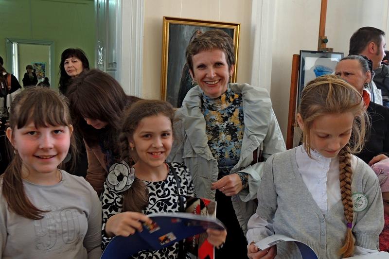 В Ужгороді відкрилася ретроспективна виставка членів творчого дитячо-юнацького об